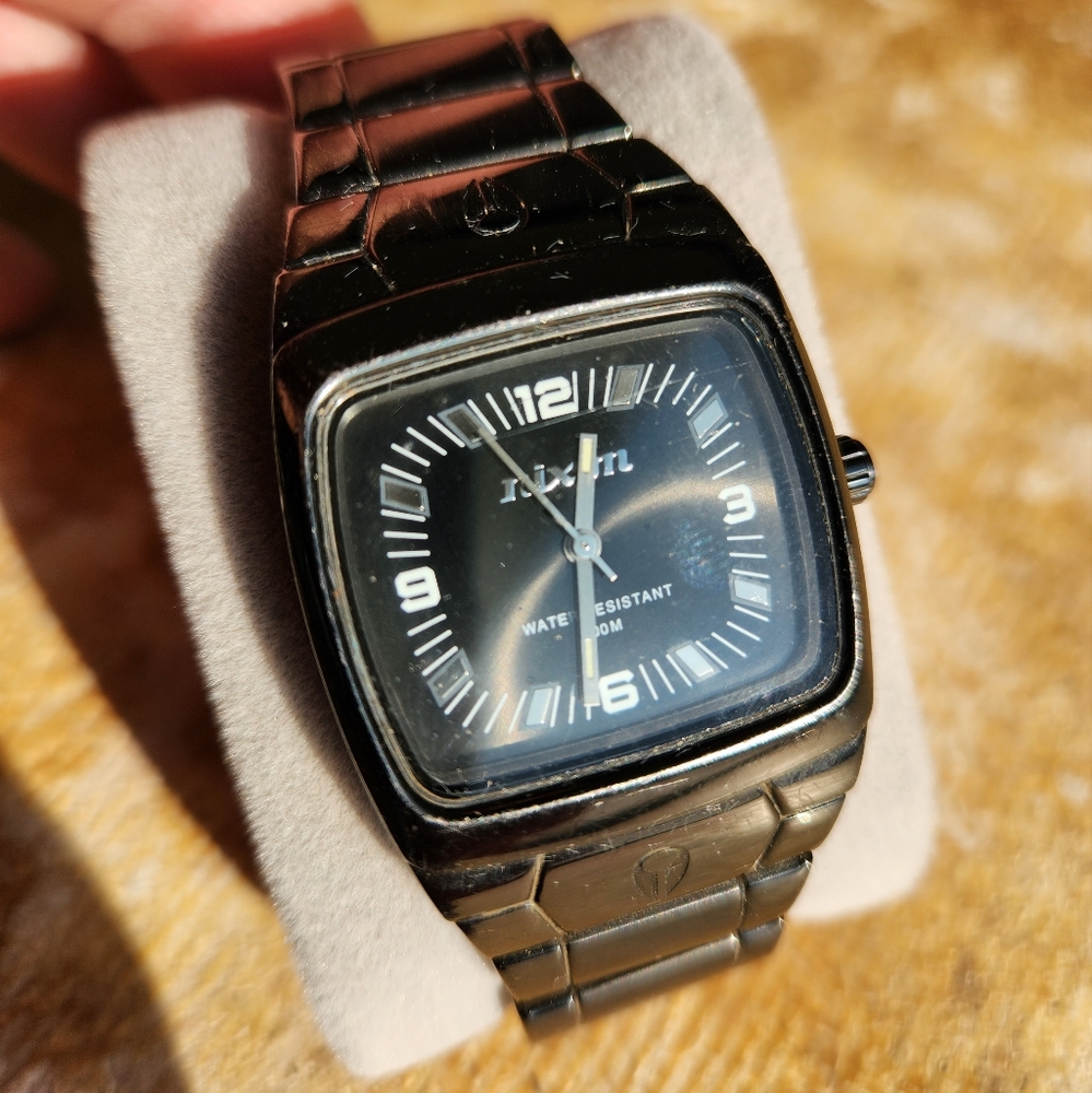 Vintage Men's Nixon “Show Don’t Tell” The Manual Quartz Watch